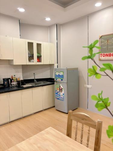 Dich Vong Apartment | Sunset Room - Amoureux Homestay