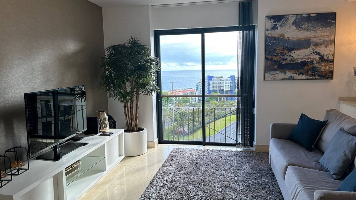 Sao Martinho Apartment | Sunset Seas View Modern T1 Self Catering Apartment