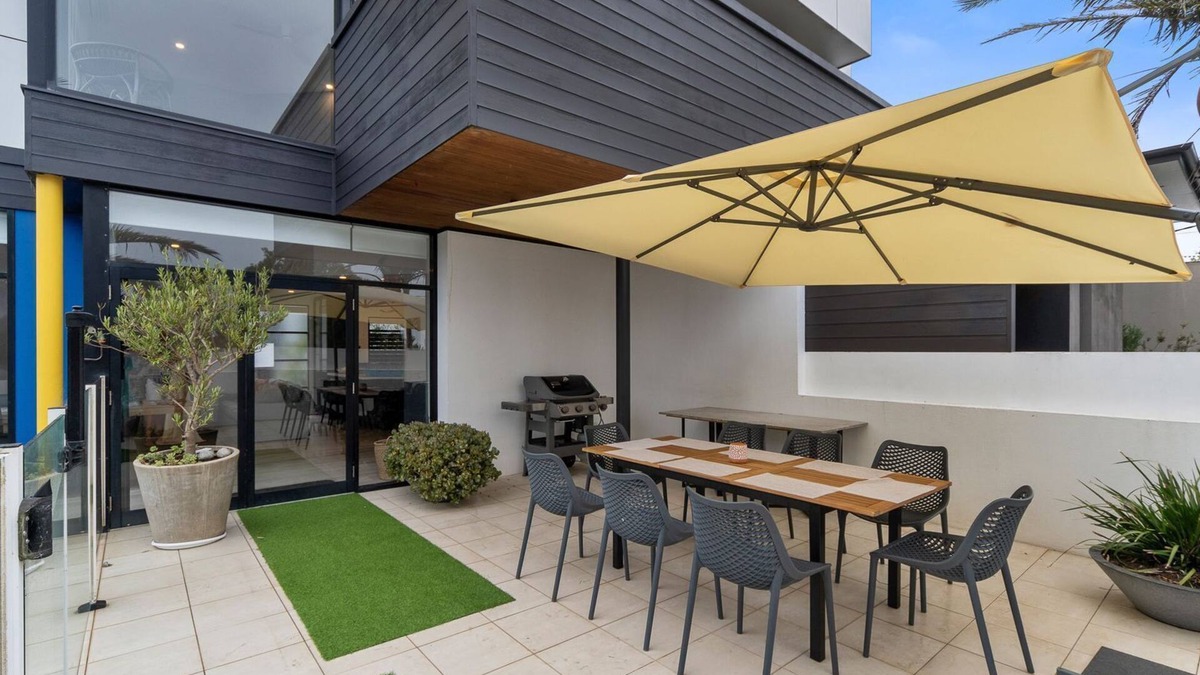 Mornington House | Sunset Seaside Sanctuary