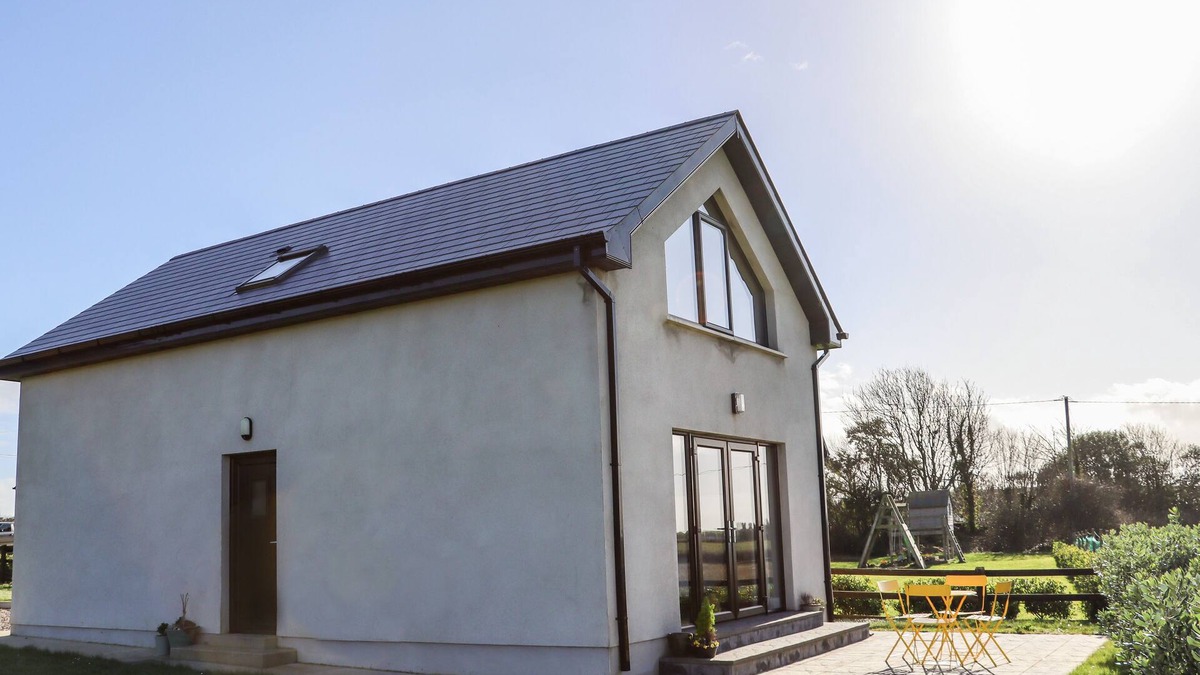 Fethard on Sea Cottage | SUNSET VIEW LODGE, pet friendly in Fethard-On-Sea, County Wexford