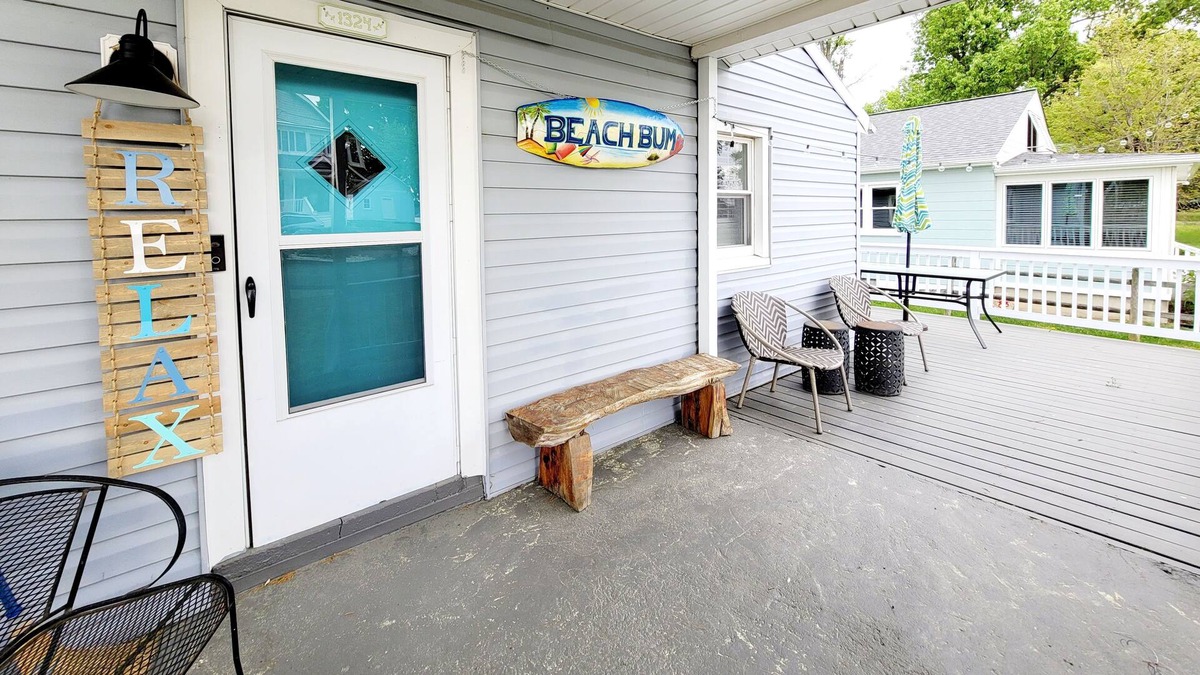 Colonial Beach Cottage | Sunset Views, Grilling, Short Walk to The Beach ~ Located on the Point