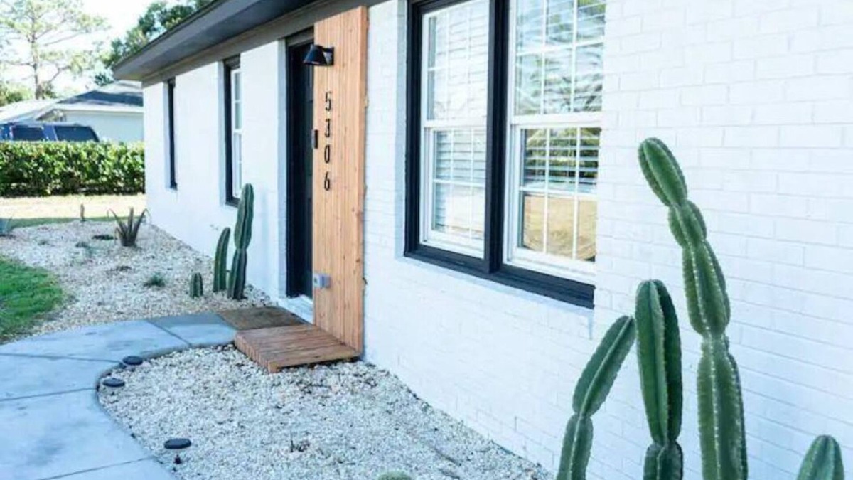 Kings Grant House | Sunset Villa by PoshStMgmt ~ 3 Miles to UNCW ~ Close to Beach & Downtown