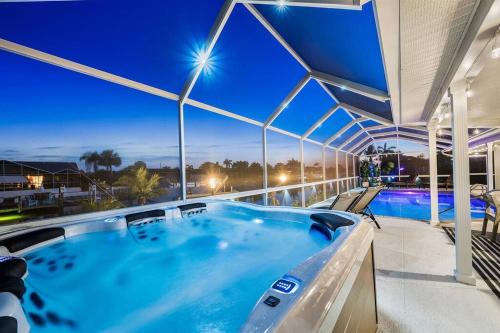 Caloosahatchee House | Sunset Villa - Htd Salt Pool - Hot Tub -Canal-Golf