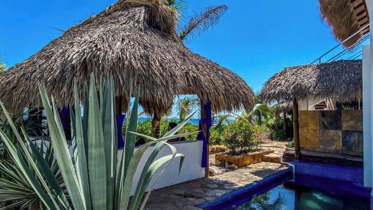 Puerto Escondido House | Sunset Villa is just 60 meters from the beach and 10 minutes from the airport.