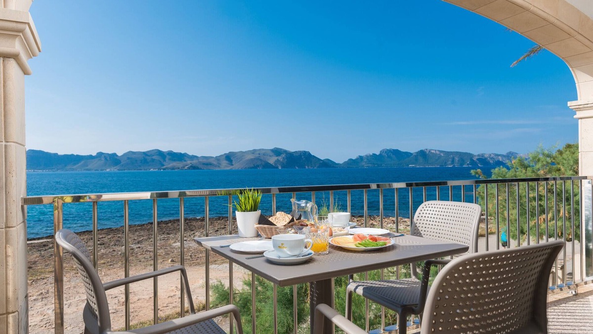 Marina Manresa Villa | Sunset Villa Nixe - Terrace with open view to the Bay of Pollença and Cap Formentor