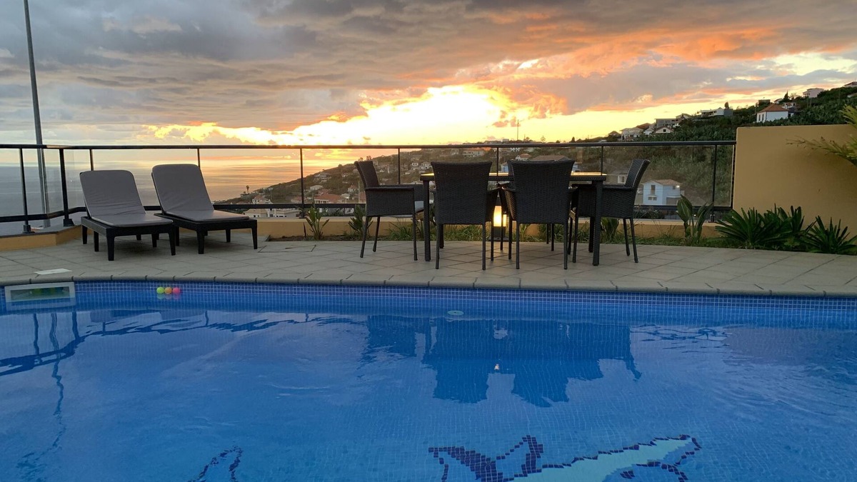 Canhas Villa | Sunset villa with heated pool and stunning views