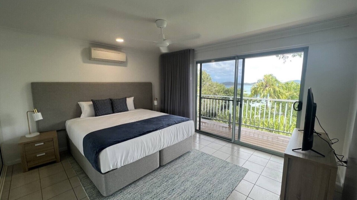 Hamilton Island House | Sunset Waters 19 Hamilton Island - golf buggy and transfers