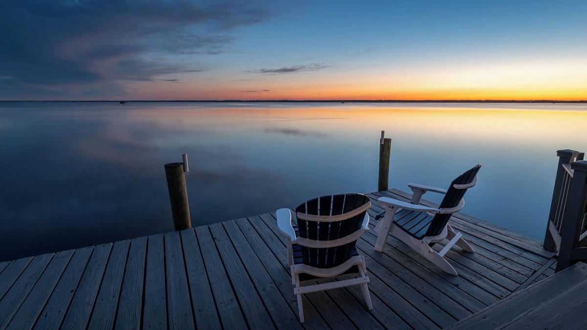 Sandbridge Cottage | Sunsets | Beach + Pool + Pickleball | Pet Friendly