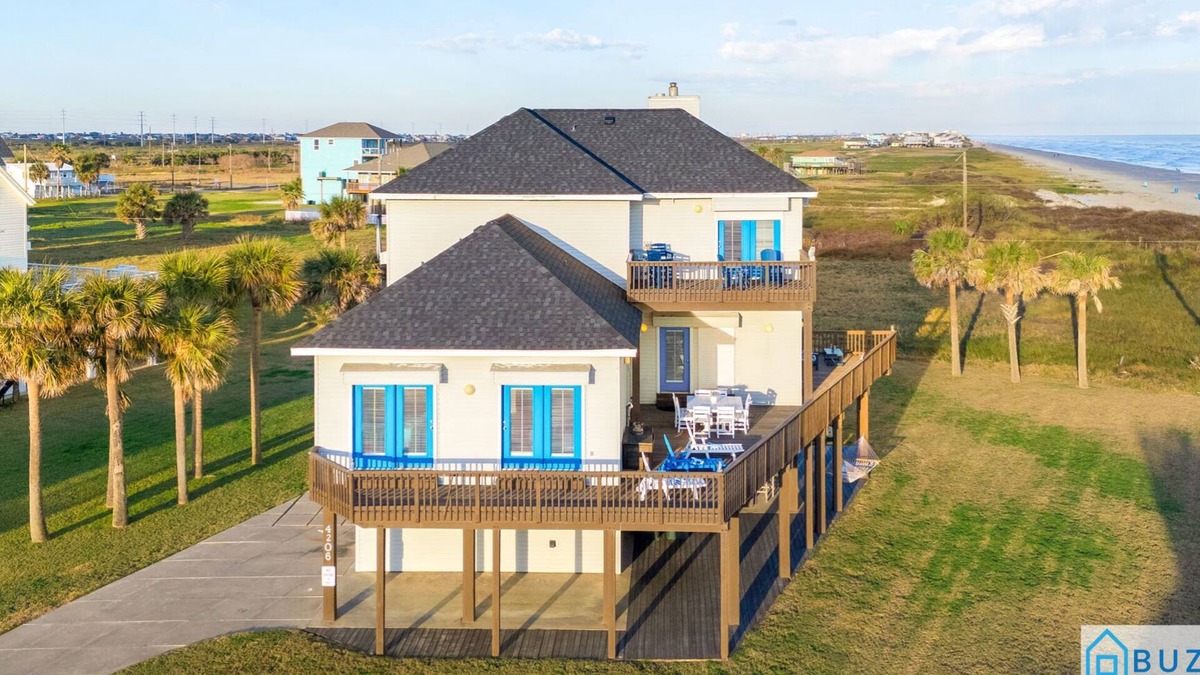 Pirates Beach House | Sunsets on Pirates Beach, 3 King Beds, 52 Steps to the Beach, 4BR, 4BT,