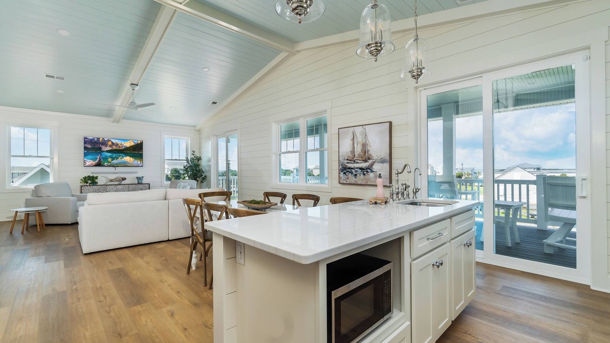 The Point House | Sunsets over the Sound, Poolside Luxury, steps away to The Point, diamond of the