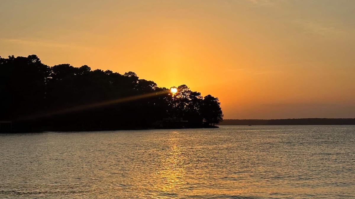 Willis House | Sunsets & Serenity – Gorgeous Lake Conroe Home located in Willis, Tx