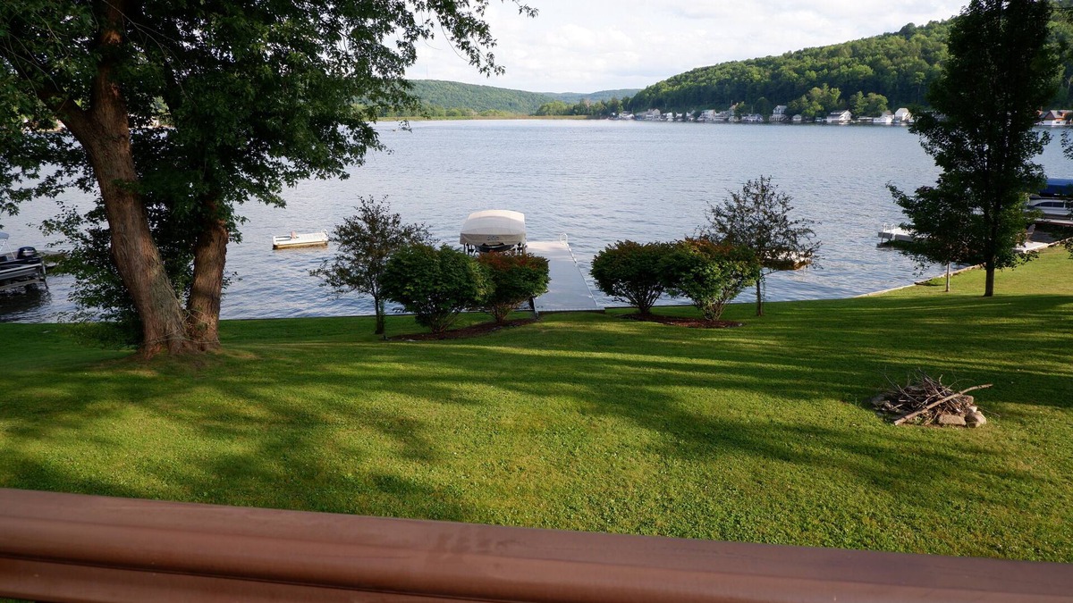 Cuba House | Sunsets & Skiing- Lake Front Rental House on Cuba Lake
