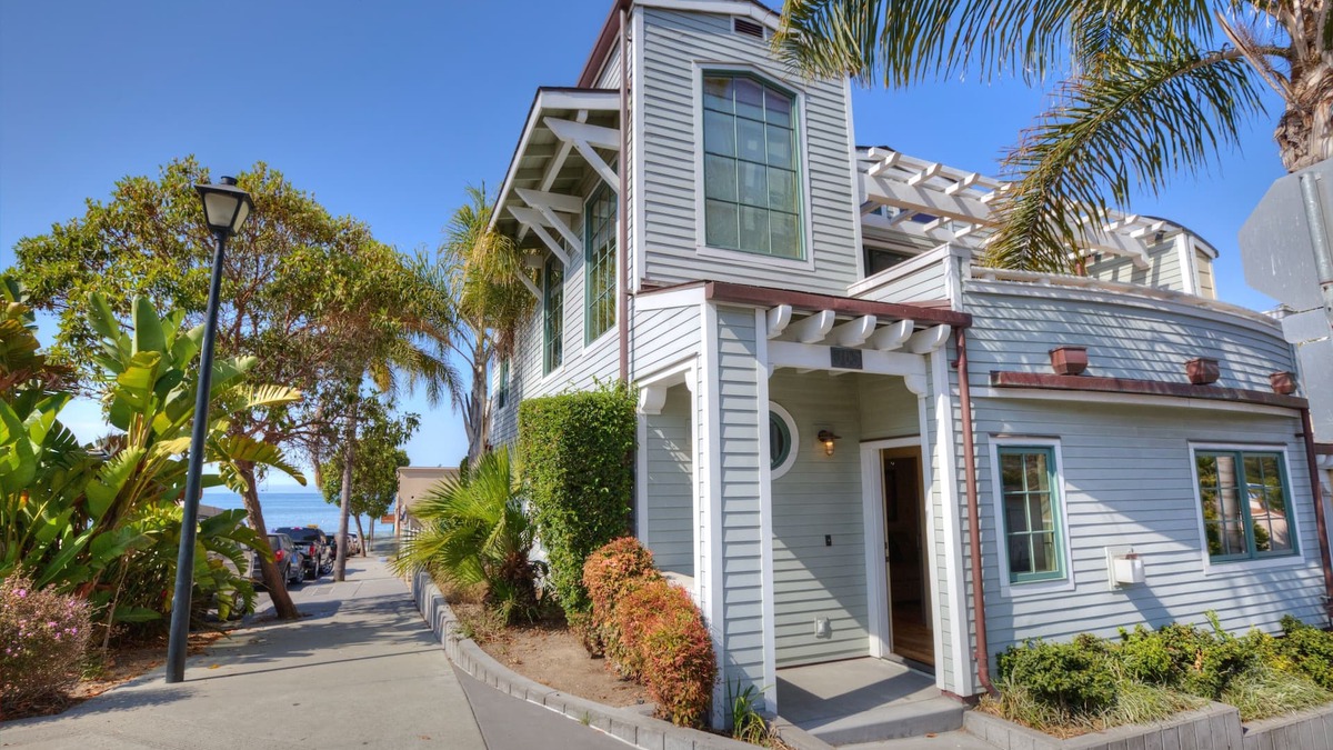 Avila Beach Condo | Sunsetter in Avila Beach - 2 min walk to beach, located in Ocean 17