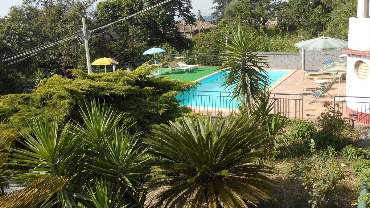 Coste House | SUNSHINE apartment in villa with pool