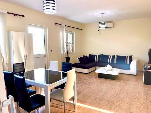 Velipoje Apartment | Sunshine beach apartment