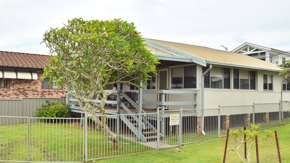 South West Rocks Cottage | Sunshine Cottage - walk to the beach