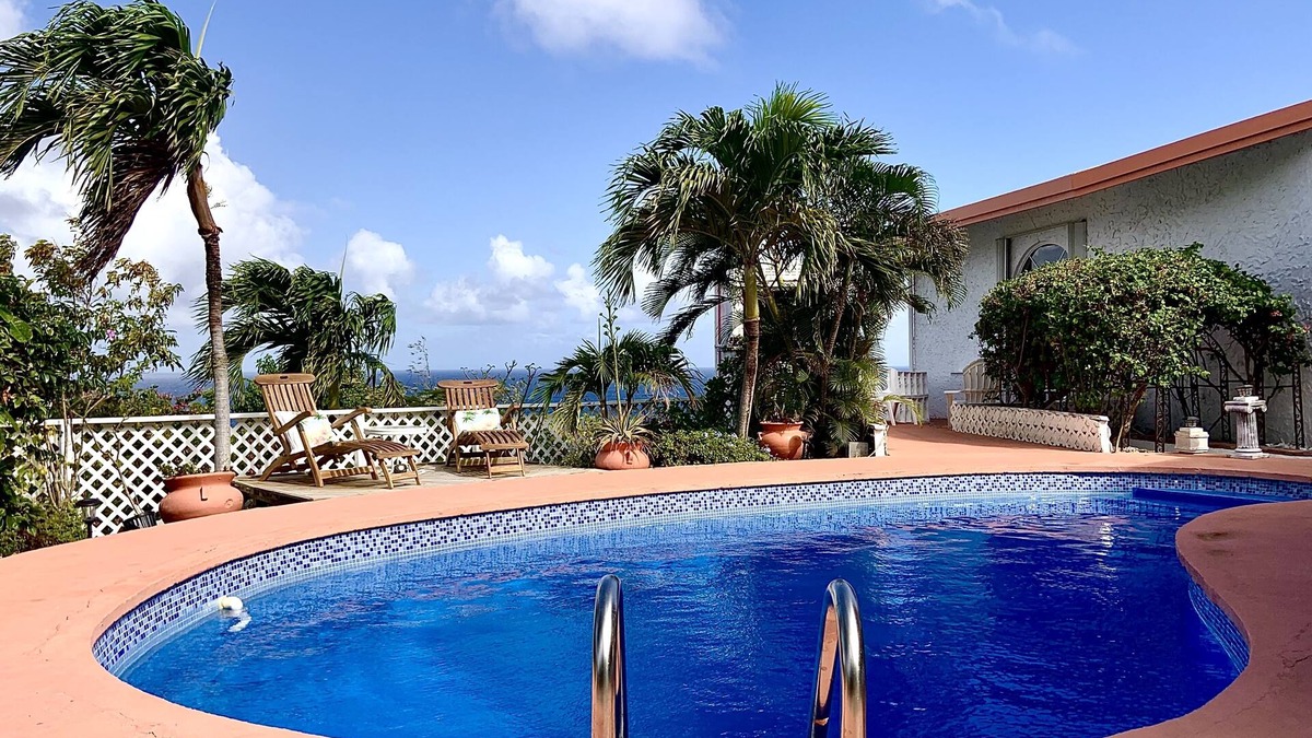 Estate Rust Up Twist House | Sunshine & Happiness! 2 BR Home, pool & ocean view