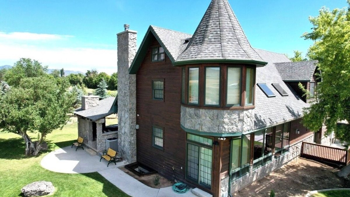 Oneida County House | SUNSHINE RANCHnElegant Country Retreat