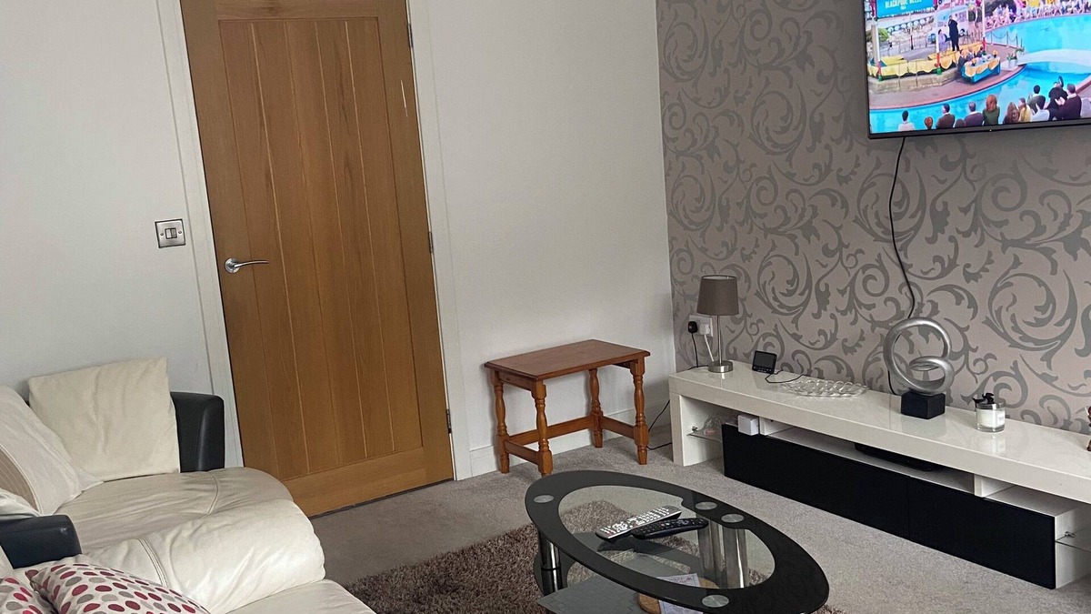 Wolverhampton House | Sunshine residential home