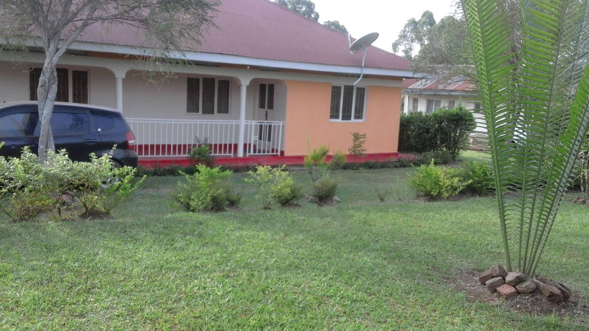 Fort Portal House | Sunshine Villa Holiday Home