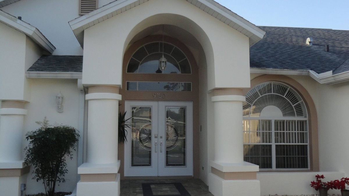Hudson House | Sunshine Villa - Home from Home