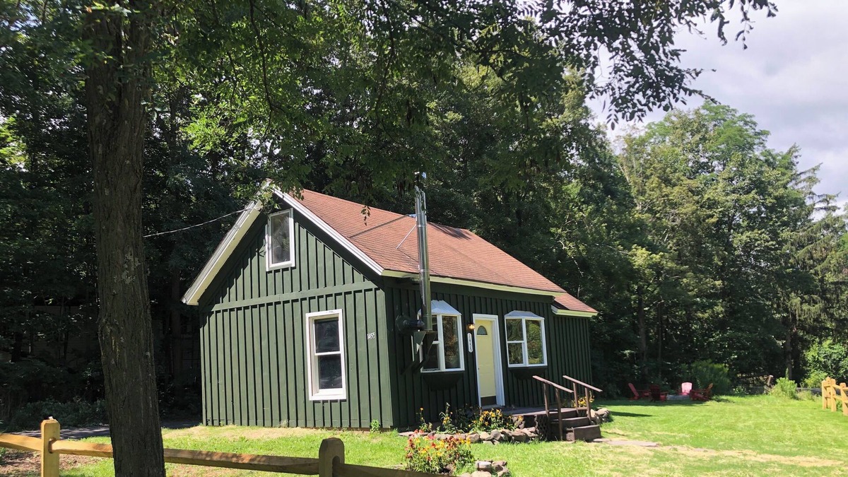 Cornwallville Cabin | Sunside Schoolhouse - Est 1785 - A dog friendly cabin 10 min to Windham, NY.
