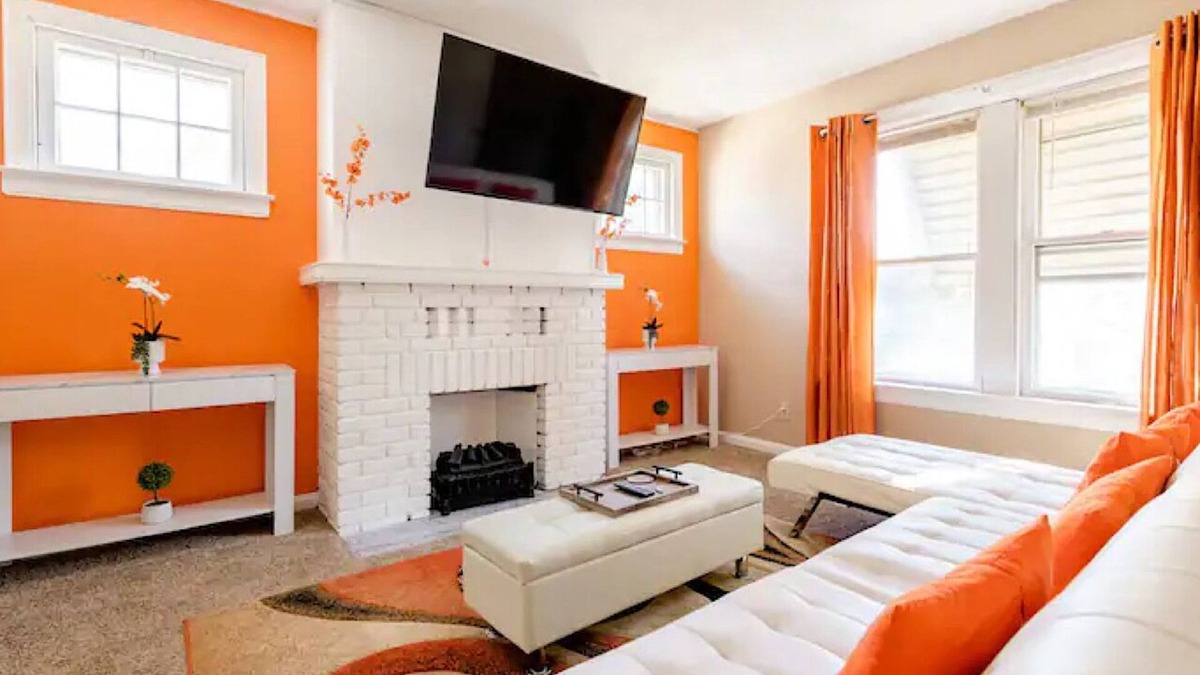 Cleveland House | Sunstone Retreat: Inviting 2BR Upper Unit | Laundry & Parking 9 Min To Downtown