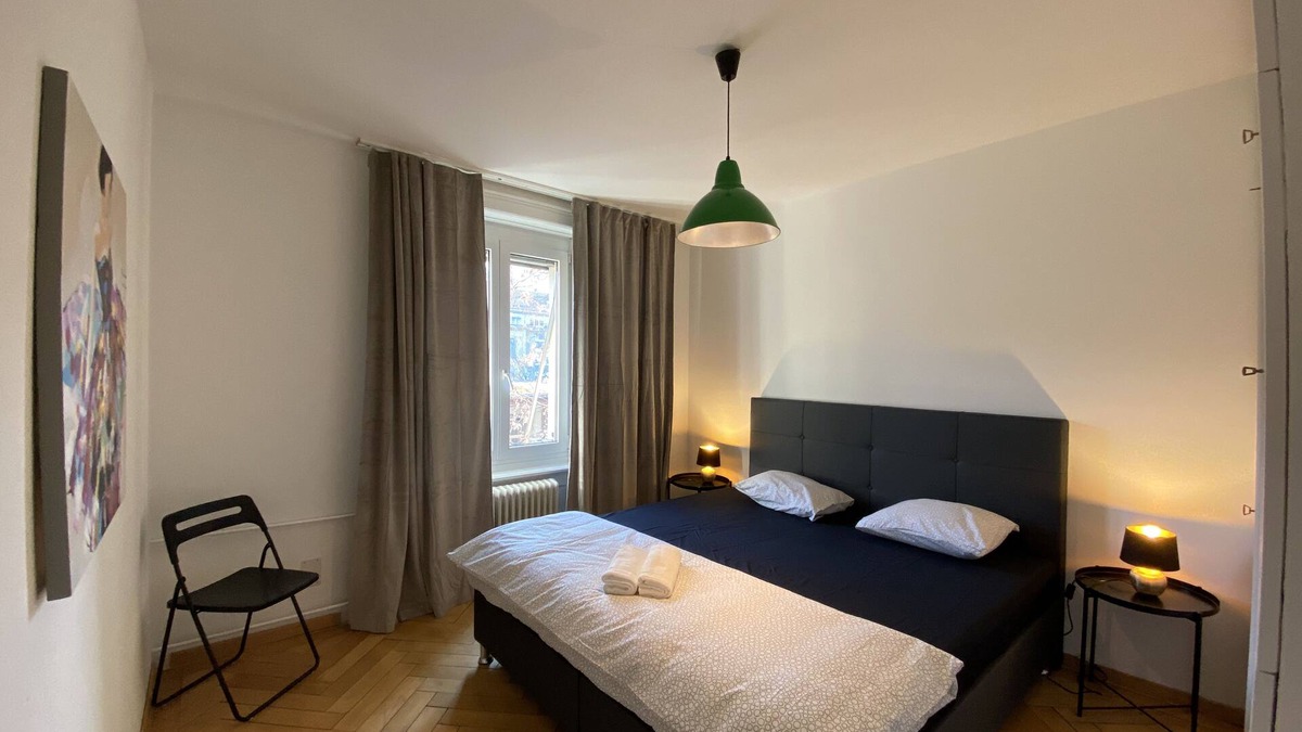 Escher Wyss Apartment | SUP STADIUM SIDE ROOM 1