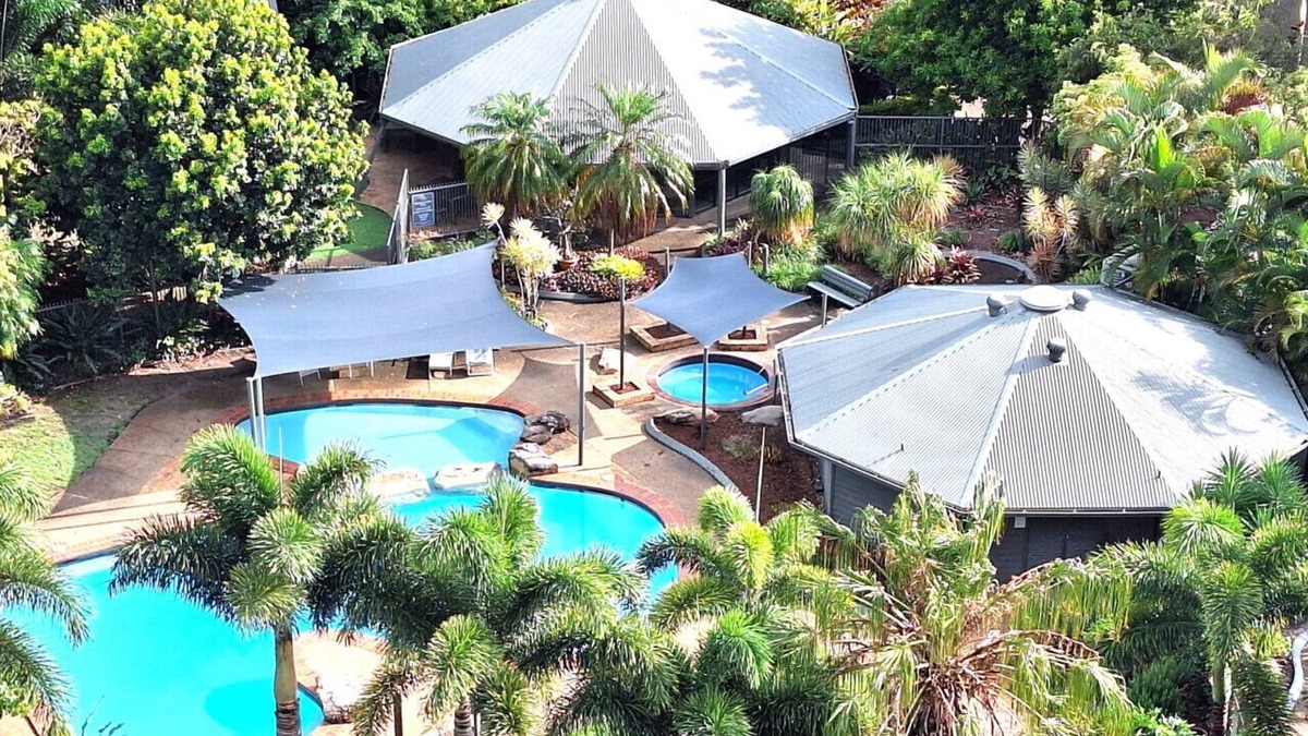 Mermaid Waters Apartment | Supa sized 3 bedroom 2 bath