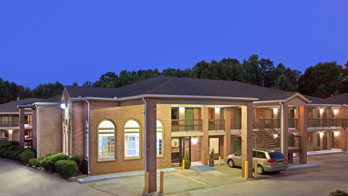 Acworth Hotel | Super 8 by Wyndham Acworth/Atlanta Area