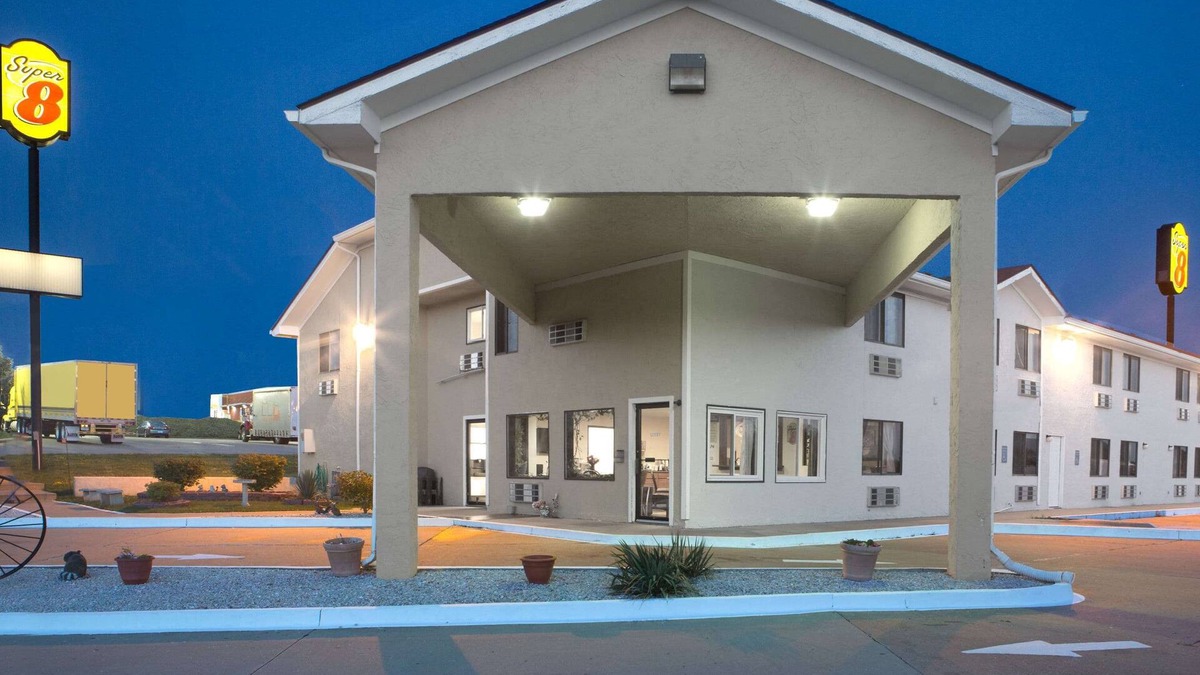 Boonville Hotel | Super 8 by Wyndham Boonville