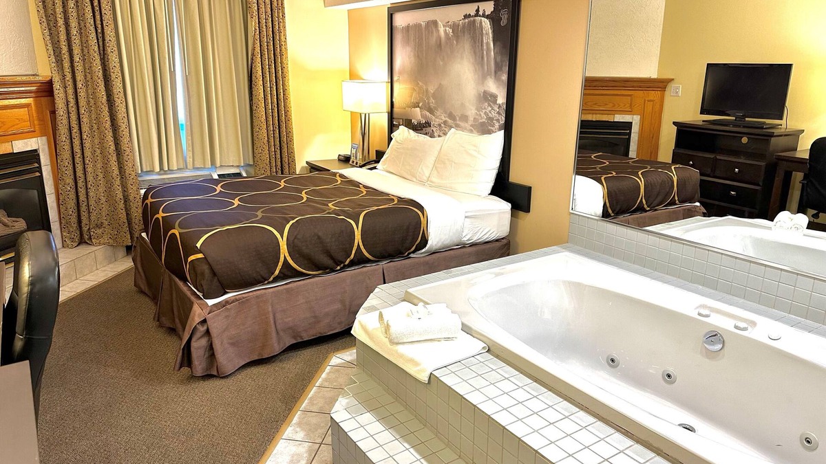 Niagara Falls Hotel | Super 8 by Wyndham Niagara Falls by the Falls