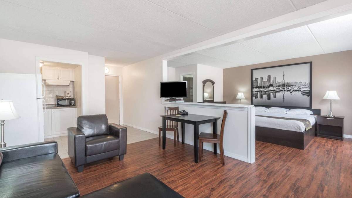 Cambridge Hotel | Super 8 by Wyndham Cambridge/Kitchener/Waterloo Area