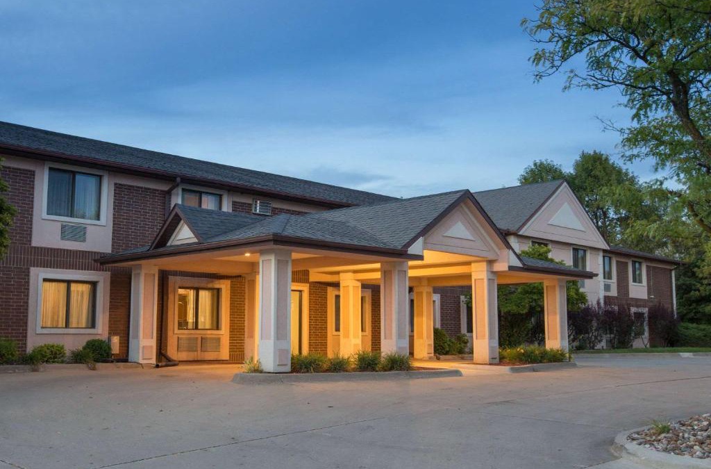 Clive Hotel | Super 8 by Wyndham Clive IA