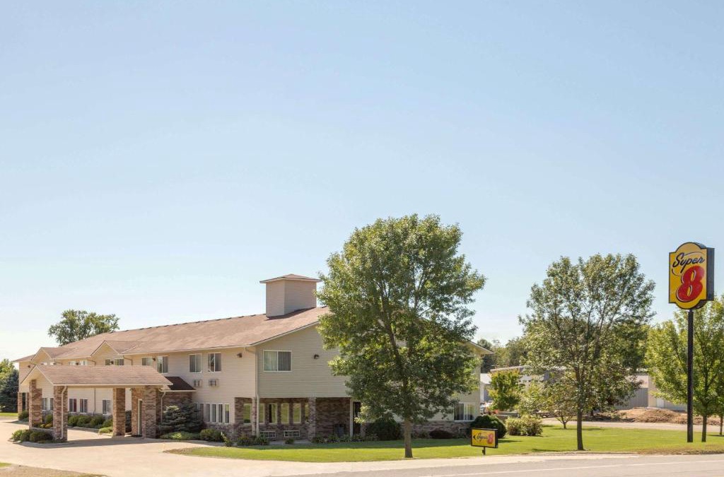 Cresco Hotel | Super 8 by Wyndham Cresco IA