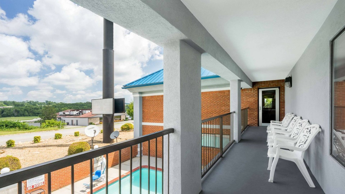Dandridge Hotel | Super 8 by Wyndham Dandridge