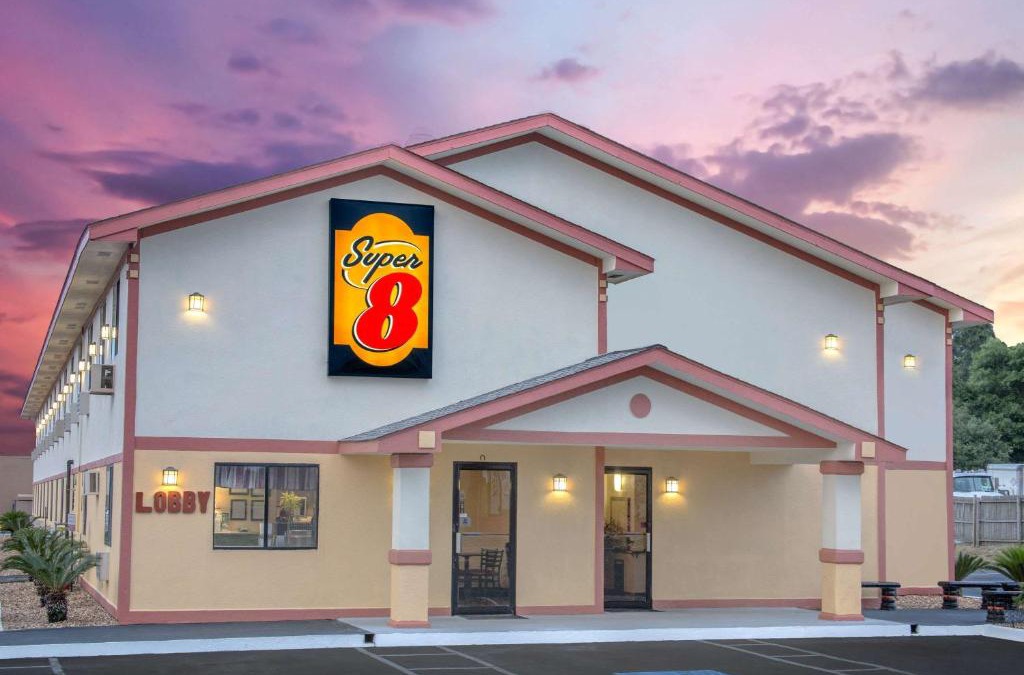 Douglas Hotel | Super 8 by Wyndham Douglas