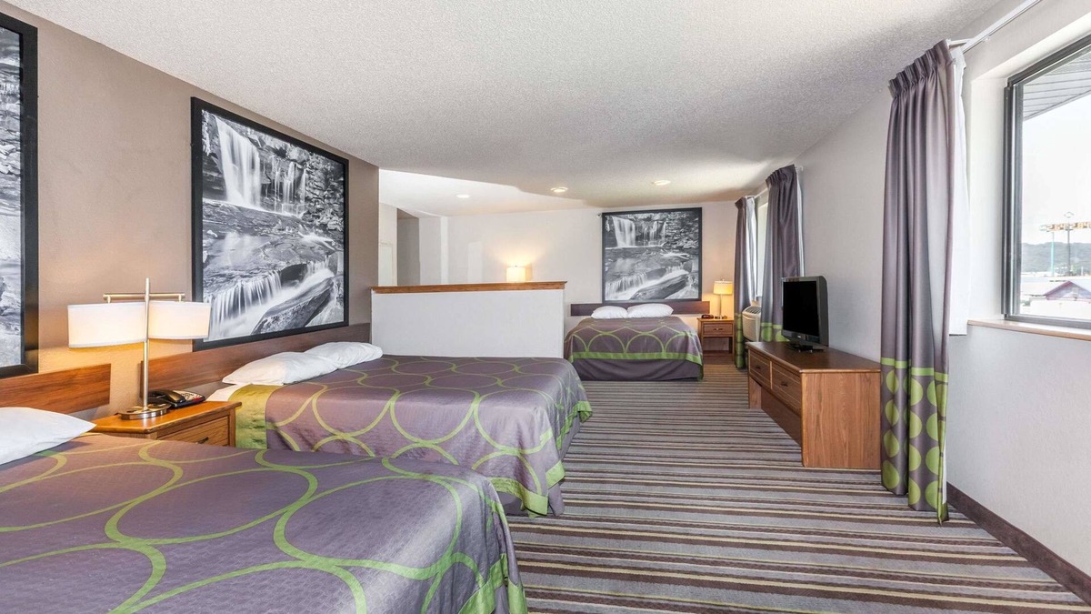 Spring Hill Hotel | Super 8 by Wyndham Dunbar/Charleston Area