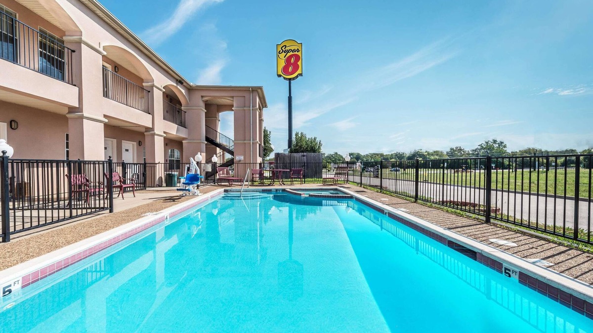 Greenville Hotel | Super 8 by Wyndham Greenville