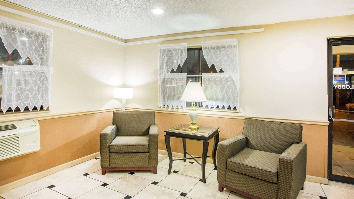 Harrisonburg Hotel | Super 8 by Wyndham Harrisonburg