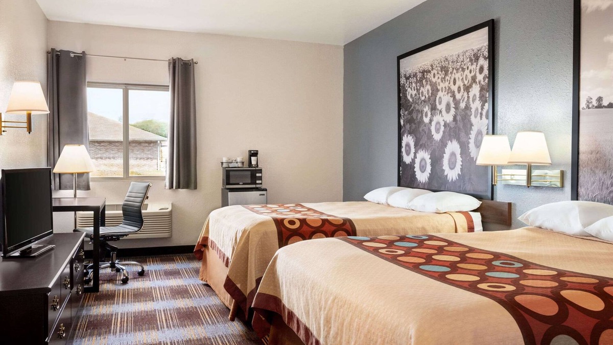 Holton Hotel | Super 8 by Wyndham Holton