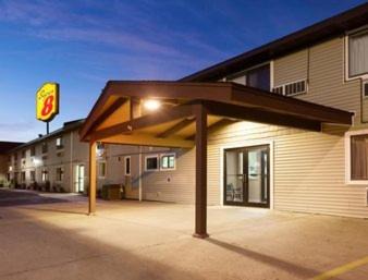 Houghton Hotel | Super 8 by Wyndham Houghton