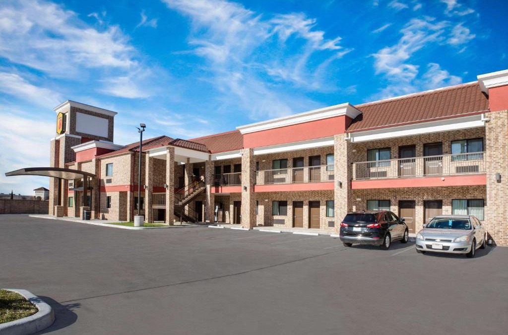 Humble Hotel | Super 8 by Wyndham Humble Houston Fallcreek
