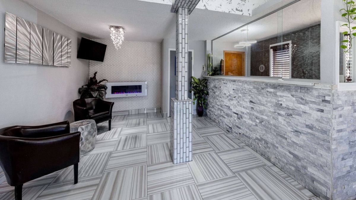 Waldron Hotel | Super 8 by Wyndham Kansas City at Barry Road/Airport