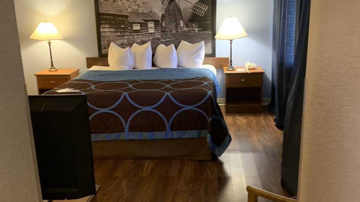 Kingston Hotel | Super 8 by Wyndham Kingston