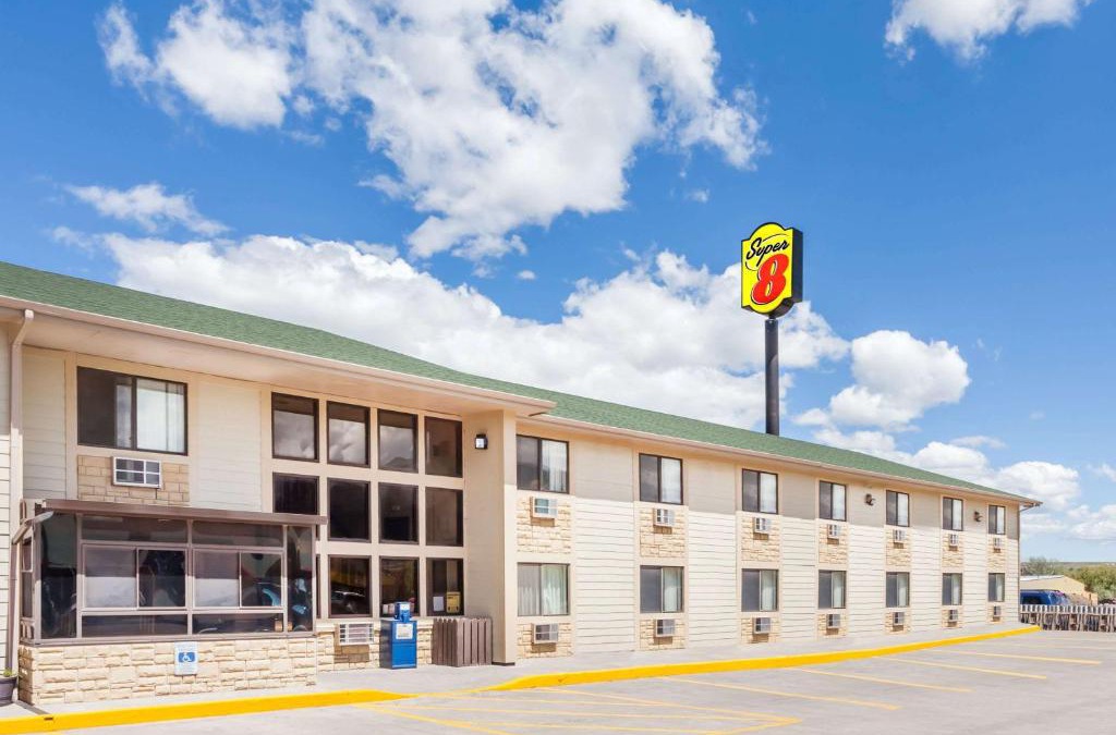 Livingston Hotel | Super 8 by Wyndham Livingston