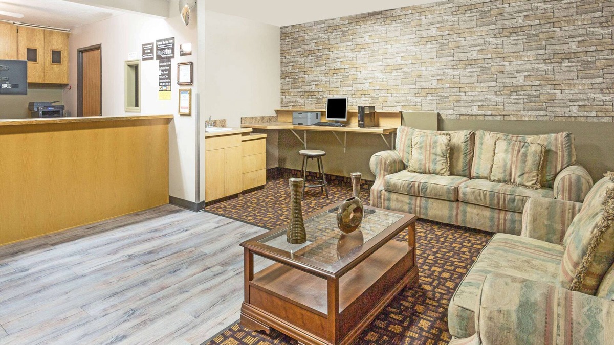 Logan Hotel | Super 8 by Wyndham Logan