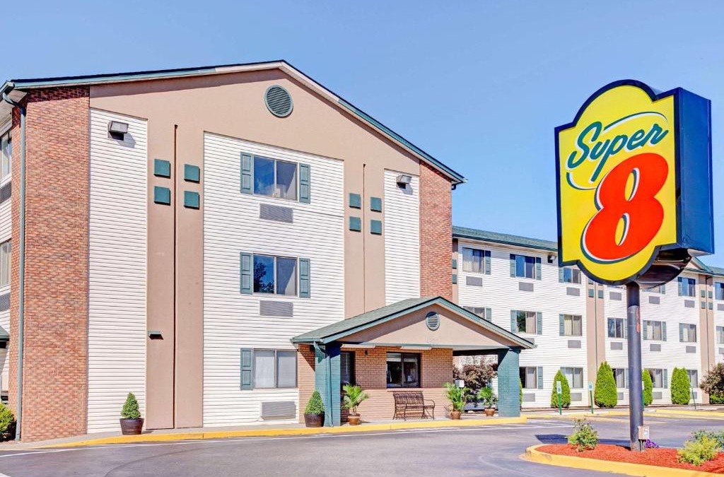 Edgewood Hotel | Super 8 by Wyndham Louisville Airport
