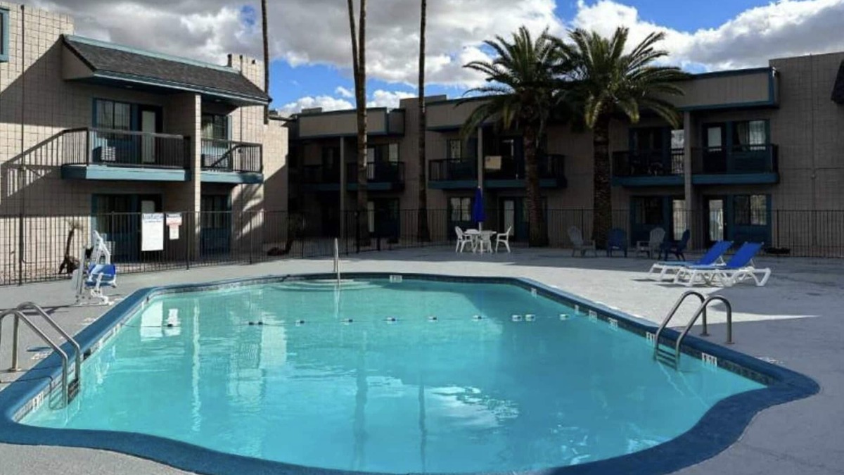 Mesa Hotel | Super 8 by Wyndham Mesa Downtown Near Convention Center