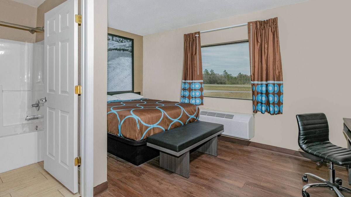 Kreole Hotel | Super 8 by Wyndham Moss Point